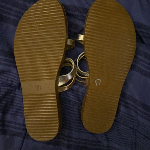 Super cute C L by Laundry Sandals. Gold, Silver and Rose Gold. Size 9 - new - Picture 2 of 4